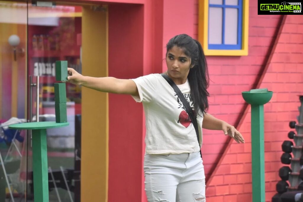 Divya Uruduga Instagram - What you do makes a difference so, you should decide what kind of difference to make 😉 Kindly cast your valuable votes from the voot app. 🫰🥰 BiggBoss, ರಾತ್ರಿ 9:30 ಕ್ಕೆ. #TeamDivyaUruduga @colorskannadaofficial #divyauruduga #divyau #du #D #uruduga #DU #DUvians #thirthahalli #d #shivamoga #kpdu #arviya #arviyans #arya #preetiirali #live #love #laugh #peace #positivity #🧿 #bbk9 #bigbosskannada #biggbosskannadaseason9 #biggbosskannada #Voot #vootselect
