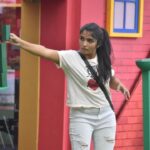 Divya Uruduga Instagram - What you do makes a difference so, you should decide what kind of difference to make 😉 Kindly cast your valuable votes from the voot app. 🫰🥰 BiggBoss, ರಾತ್ರಿ 9:30 ಕ್ಕೆ. #TeamDivyaUruduga @colorskannadaofficial #divyauruduga #divyau #du #D #uruduga #DU #DUvians #thirthahalli #d #shivamoga #kpdu #arviya #arviyans #arya #preetiirali #live #love #laugh #peace #positivity #🧿 #bbk9 #bigbosskannada #biggbosskannadaseason9 #biggbosskannada #Voot #vootselect