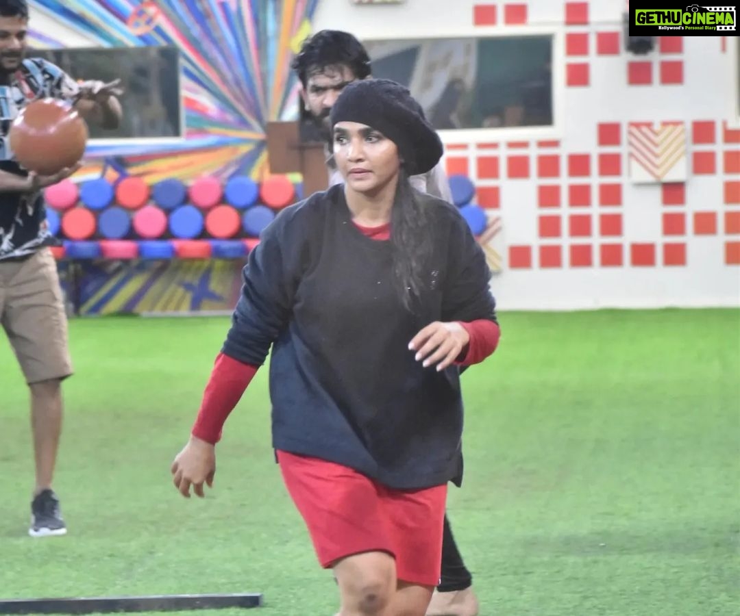 Divya Uruduga Instagram - Task • Rain • Friends kinda day 😍 #TeamDivyaUruduga @colorskannadaofficial #divyauruduga #divyau #du #D #uruduga #DU #DUvians #thirthahalli #d #shivamoga #kpdu #arviya #arviyans #arya #preetiirali #live #love #laugh #peace #positivity #🧿 #bbk9 #bigbosskannada #biggbosskannadaseason9 #biggbosskannada #Voot #vootselect