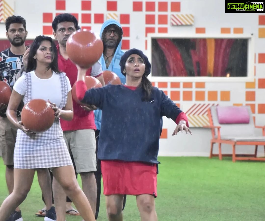 Divya Uruduga Instagram - Task • Rain • Friends kinda day 😍 #TeamDivyaUruduga @colorskannadaofficial #divyauruduga #divyau #du #D #uruduga #DU #DUvians #thirthahalli #d #shivamoga #kpdu #arviya #arviyans #arya #preetiirali #live #love #laugh #peace #positivity #🧿 #bbk9 #bigbosskannada #biggbosskannadaseason9 #biggbosskannada #Voot #vootselect