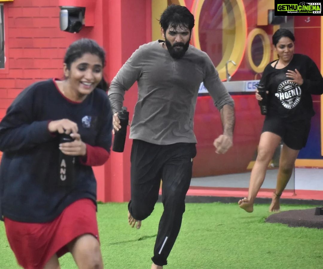 Divya Uruduga Instagram - Task • Rain • Friends kinda day 😍 #TeamDivyaUruduga @colorskannadaofficial #divyauruduga #divyau #du #D #uruduga #DU #DUvians #thirthahalli #d #shivamoga #kpdu #arviya #arviyans #arya #preetiirali #live #love #laugh #peace #positivity #🧿 #bbk9 #bigbosskannada #biggbosskannadaseason9 #biggbosskannada #Voot #vootselect