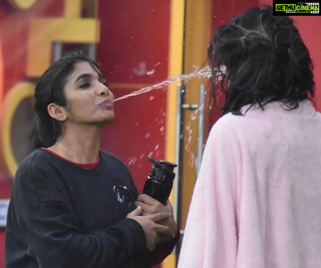 Divya Uruduga Instagram - Task • Rain • Friends kinda day 😍 #TeamDivyaUruduga @colorskannadaofficial #divyauruduga #divyau #du #D #uruduga #DU #DUvians #thirthahalli #d #shivamoga #kpdu #arviya #arviyans #arya #preetiirali #live #love #laugh #peace #positivity #🧿 #bbk9 #bigbosskannada #biggbosskannadaseason9 #biggbosskannada #Voot #vootselect