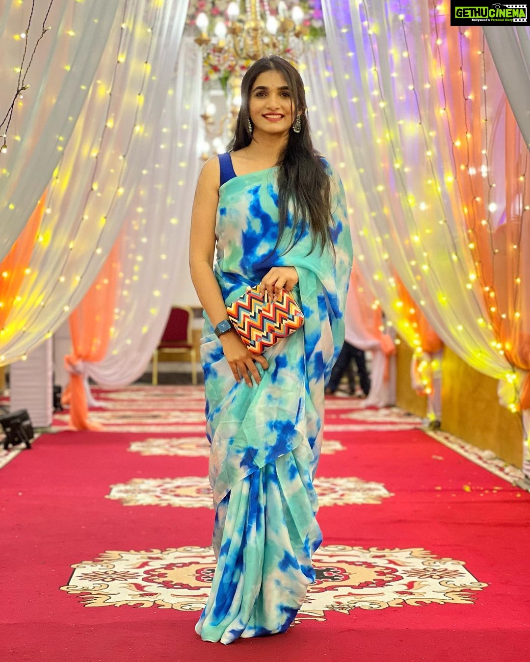 Divya Uruduga - 192K Likes - Love light and food!😉
2nd picture I am like, did u just said FOOD?!
💛🖤
#divyauruduga #divyau #du #D #uruduga #DU #DUvians #thirthahalli #d #shivamoga #kpdu #arviya #arviyans #arya #preetiirali #live #love #laugh #peace #positivity #🧿