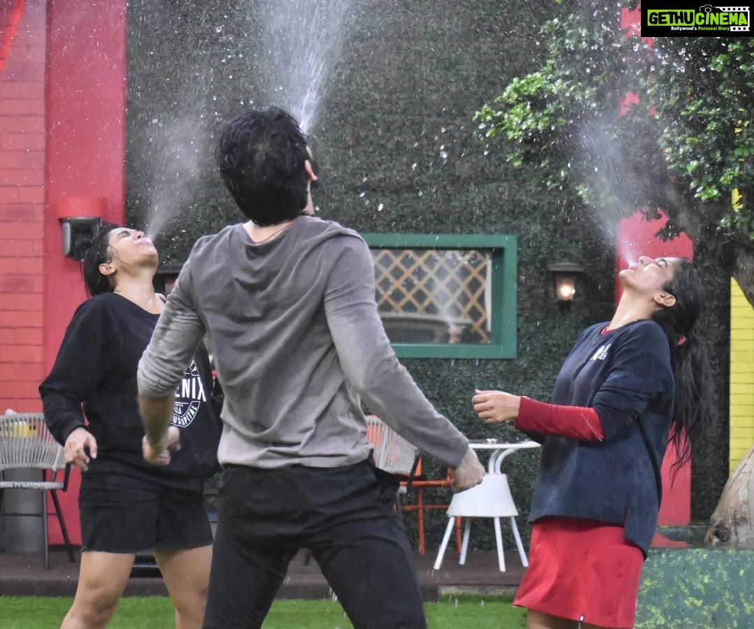 Divya Uruduga Instagram - Task • Rain • Friends kinda day 😍 #TeamDivyaUruduga @colorskannadaofficial #divyauruduga #divyau #du #D #uruduga #DU #DUvians #thirthahalli #d #shivamoga #kpdu #arviya #arviyans #arya #preetiirali #live #love #laugh #peace #positivity #🧿 #bbk9 #bigbosskannada #biggbosskannadaseason9 #biggbosskannada #Voot #vootselect