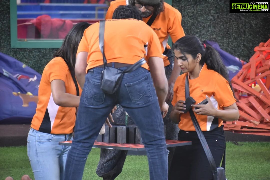Divya Uruduga Instagram - When you believe in your team, that's the first step to victory! 💪😎 Don't forget to login to voot app to cast your valuable votes to DU.🫰☺️ #TeamDivyaUruduga @colorskannadaofficial #divyauruduga #divyau #du #D #uruduga #DU #DUvians #thirthahalli #d #shivamoga #kpdu #arviya #arviyans #arya #preetiirali #live #love #laugh #peace #positivity #🧿 #bbk9 #bigbosskannada #biggbosskannadaseason9 #biggbosskannada #Voot #vootselect