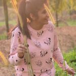 Divya Uruduga Instagram - Day well spent at the farm 🌱🌳 don’t miss the end!! 🎥: @darshan_uruduga 🦦 💛🖤 #divyauruduga #divyau #du #D #uruduga #DU #DUvians #thirthahalli #d #shivamoga #kpdu #arviya #arviyans #arya #preetiirali #live #love #laugh #peace #positivity #🧿