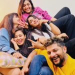 Divya Uruduga Instagram - Happy picture🥰 Mention your bunch!! 🥳 💛🖤 #divyauruduga #divyau #du #D #uruduga #DU #DUvians #thirthahalli #d #shivamoga #kpdu #arviya #arviyans #arya #preetiirali #live #love #laugh #peace #positivity #🧿