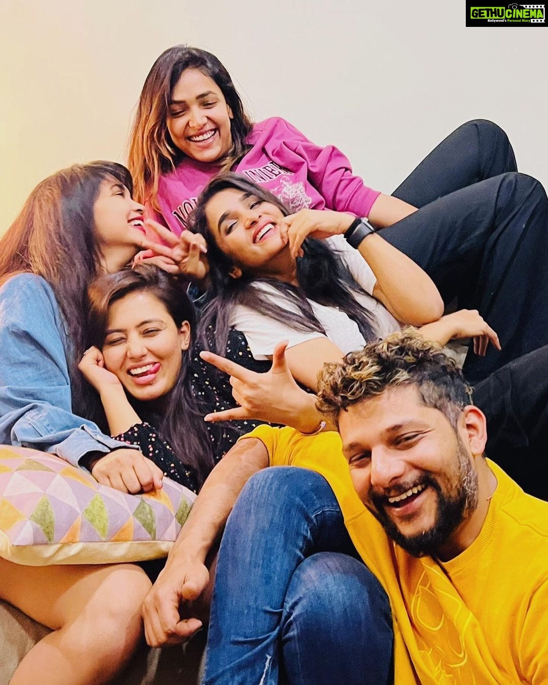 Divya Uruduga - 137.3K Likes - Most Liked Instagram Photos