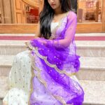 Divya Uruduga Instagram - Sometimes people are beautiful. Not in looks, Not in what they say. Just in what they are!! ♥️ what say??! 💛🖤 🎥: @swathiguruvaraju 🤩 #divyauruduga #divyau #du #D #uruduga #DU #DUvians #thirthahalli #d #shivamoga #kpdu #arviya #arviyans #arya #preetiirali #live #love #laugh #peace #positivity #🧿