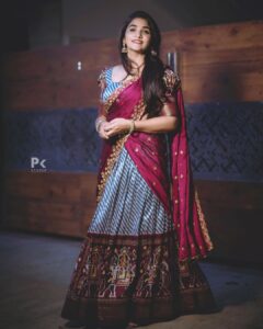 Divya Uruduga Instagram - Giggles, stardust and some coffee!! ✨

💛🖤

Pc: @pkstudiophotography 

#divyauruduga #divyau #du #D #uruduga #DU  #DUvians  #thirthahalli #d #shivamoga #kpdu  #arviya #arviyans #arya #preetiirali #live #love #laugh  #peace #positivity #🧿