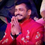 Divya Uruduga Instagram - You are Born to chase the speed!! ಕಡಲ ಅಲೆಯು ತನ್ನ ಕಾಂತಿ ತ್ಯೆದು ಸುರಿದು ಬೀಸೋ ಗಾಳಿ ತನ್ನ ವೇಗ ದಾರೆ ಎರೆದು ಪ್ರಕೃತಿಯೆ ಪ್ರೀತಿಸುವ ಪುಣ್ಯದ ಸಿರಿ ನೀ ಇಡೀ ದೇಶವೆ ಬೆನ್ ತಟ್ಟೋ ಭಾಗ್ಯದ ನಿಧಿ ನೀ ನೀ ನಗುವಿಗೆ ನಾಯಕ ಪ್ರೀತಿ ನಗರದ ಮಾಂತ್ರಿಕ ಹೆತ್ತ ತಾಯಿ ಪುಣ್ಯ ಜನ್ಮ ಭೂಮಿ ಧನ್ಯ ನೀ ಕೋಟಿ ಮನಸಿಗೆ ಸ್ಪೂರ್ತಿ ನೀ ಅರವಿಂದ್ ಕೆಪಿ ❤️ @aravind_kp 💛🖤 Guys tell me something…How can somebody be so Adorable ,charming and inspiring?? You are one of a kind Avi! A true Gentleman🫡 Thank you for having my back! I’m the luckiest 💃 Ps: Avi you are too Handsome to handle 🙈 And guys I wrote this song on his birthday! All credits to me and only me nobody were involved in writing this song 🤪😅 #aravindkp #kp #divyauruduga #divyau #du #D #uruduga #DU #DUvians #thirthahalli #d #shivamoga #kpdu #arviya #arviyans #arya #preetiirali #live #love #laugh #peace #positivity #🧿