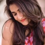 Divya Uruduga Instagram - You pretty hearts💕 My heartfelt Love and gratitude to all of you for standing by my side through thick and thin.. wouldn’t have been possible without you guys.. We feel immensely lucky to have a true Army having our back🙏🏻🥳 A very happy new year to all of you 🥳 wish you peace and prosperity I love you guys sikkapatte ♥️🤗😘 #divyauruduga #divyau #du #D #uruduga #aravindkp #kp #DU #DUvians #thirthahalli #d #shivamoga #kpdu #arviya #arviyans #arya #preetiirali #live #love #laugh #peace #positivity #🧿