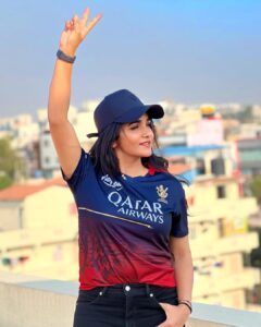 Divya Uruduga Instagram - RCB FOREVER ♥️

💛🖤

#divyauruduga #divyau #du #D #uruduga #DU  #DUvians  #thirthahalli #d #shivamoga #kpdu  #arviya #arviyans #arya #preetiirali #live #love #laugh  #peace #positivity #🧿 #rcb #rcbarmy #rcbfans #escn