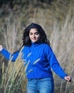 Divya Uruduga Instagram - Sending you some smiles, love and stardust♥️✨

🖤💛

📸 : @__a_p_creation__  @__madhusagar__ 😎

#divyauruduga #divyau #du #D #uruduga #DU  #DUvians  #thirthahalli #d #shivamoga #kpdu  #arviya #arviyans #arya #preetiirali #live #love #laugh  #peace #positivity #🧿