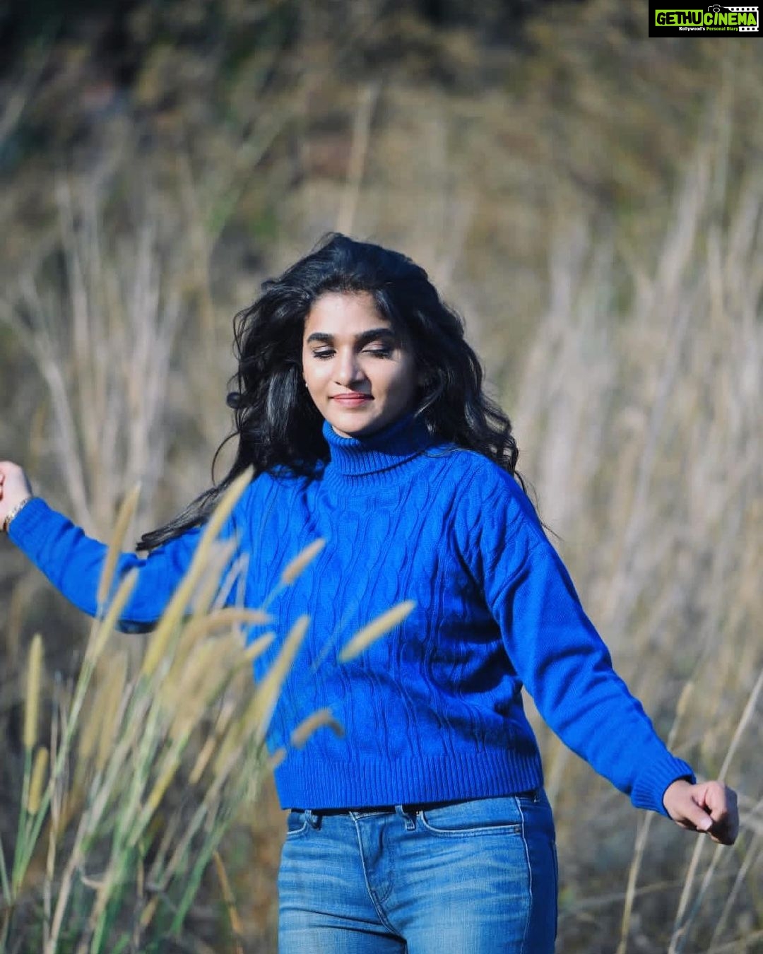 Divya Uruduga - 164K Likes - Sending you some smiles, love and stardust♥️✨
🖤💛
📸 : @__a_p_creation__ @__madhusagar__ 😎
#divyauruduga #divyau #du #D #uruduga #DU #DUvians #thirthahalli #d #shivamoga #kpdu #arviya #arviyans #arya #preetiirali #live #love #laugh #peace #positivity #🧿