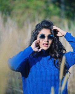 Divya Uruduga Instagram - Sending you some smiles, love and stardust♥️✨

🖤💛

📸 : @__a_p_creation__  @__madhusagar__ 😎

#divyauruduga #divyau #du #D #uruduga #DU  #DUvians  #thirthahalli #d #shivamoga #kpdu  #arviya #arviyans #arya #preetiirali #live #love #laugh  #peace #positivity #🧿