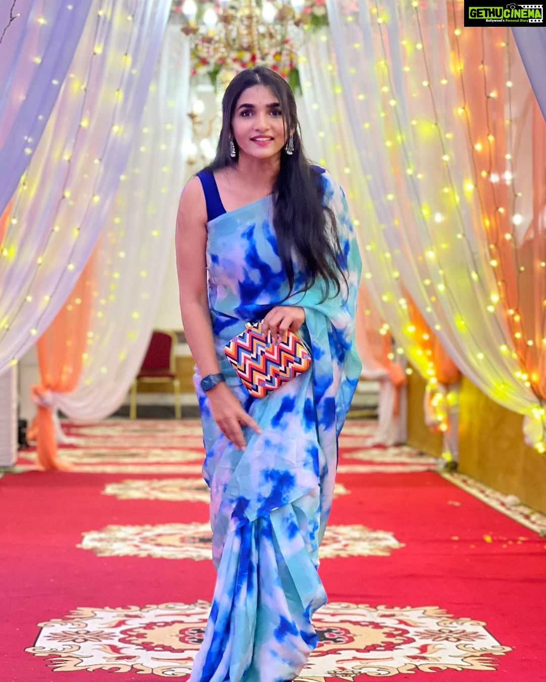 Divya Uruduga - 192K Likes - Love light and food!😉
2nd picture I am like, did u just said FOOD?!
💛🖤
#divyauruduga #divyau #du #D #uruduga #DU #DUvians #thirthahalli #d #shivamoga #kpdu #arviya #arviyans #arya #preetiirali #live #love #laugh #peace #positivity #🧿