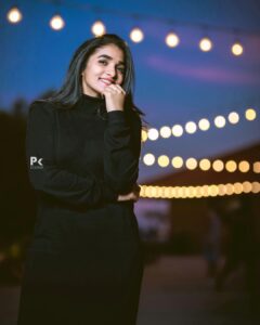 Divya Uruduga Instagram - You guys make me feel seen, heard, understood, appreciated, valued, supported, and loved!!♥️ I’m truly blessed to have you all in my life✨
 
Indeed it was an amazing birthday 🥳Thank you each and everyone for your lovely wishes and blessings! 

Much love♥️

Pc: @pkstudiophotography 

💛🖤

#divyauruduga #divyau #du #D #uruduga #DU  #DUvians  #thirthahalli #d #shivamoga #kpdu  #arviya #arviyans #arya #preetiirali #live #love #laugh  #peace #positivity #🧿