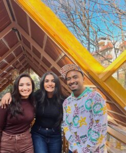 Divya Uruduga Instagram - Laughter, food & fun kinda day!👭👬

@aravind_kp @iamvaishnavioffl @raghu_vinestore_official 

💛🖤

#divyauruduga #divyau #du #D #uruduga #DU  #DUvians  #thirthahalli #d #shivamoga #kpdu  #arviya #arviyans #arya #preetiirali #live #love #laugh  #peace #positivity #🧿