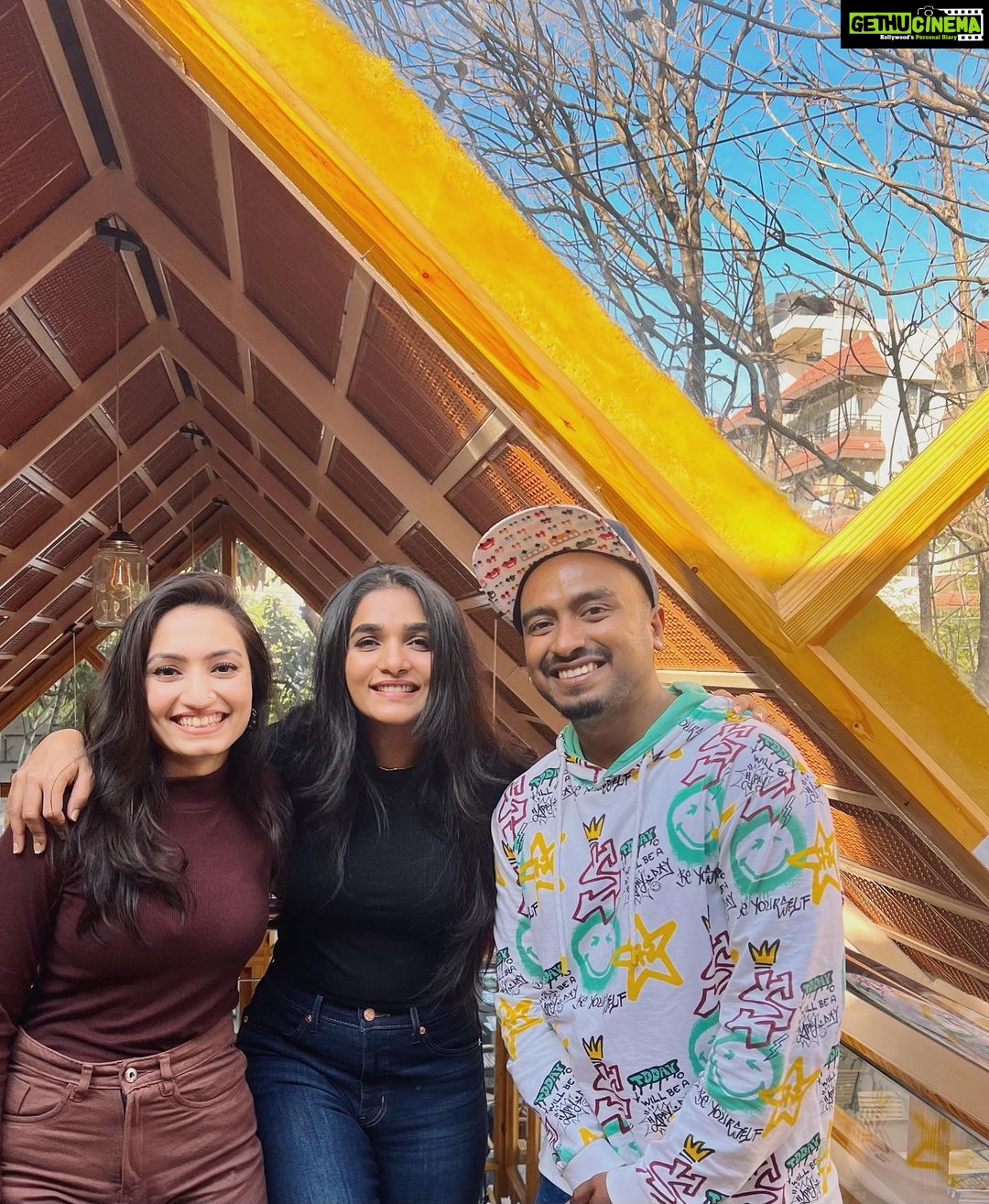 Divya Uruduga - 207.1K Likes - Laughter, food & fun kinda day!👭👬
@aravind_kp @iamvaishnavioffl @raghu_vinestore_official
💛🖤
#divyauruduga #divyau #du #D #uruduga #DU #DUvians #thirthahalli #d #shivamoga #kpdu #arviya #arviyans #arya #preetiirali #live #love #laugh #peace #positivity #🧿