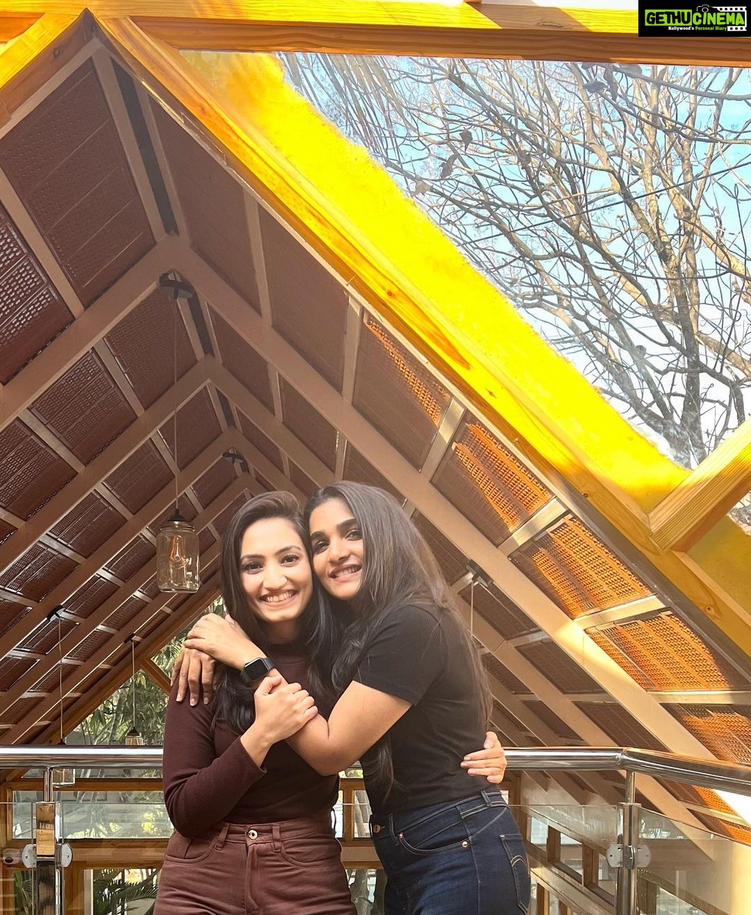 Divya Uruduga - 207.1K Likes - Laughter, food & fun kinda day!👭👬
@aravind_kp @iamvaishnavioffl @raghu_vinestore_official
💛🖤
#divyauruduga #divyau #du #D #uruduga #DU #DUvians #thirthahalli #d #shivamoga #kpdu #arviya #arviyans #arya #preetiirali #live #love #laugh #peace #positivity #🧿