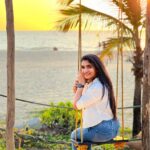 Divya Uruduga Instagram - "The sea, once it casts its spell, holds one in its net of wonder forever." —Jacques Yves Cousteau 🖤💛 📸: @anushrai_ #divyauruduga #divyau #du #D #uruduga #DU #DUvians #thirthahalli #d #shivamoga #kpdu #arviya #arviyans #arya #preetiirali #live #love #laugh #peace #positivity #🧿