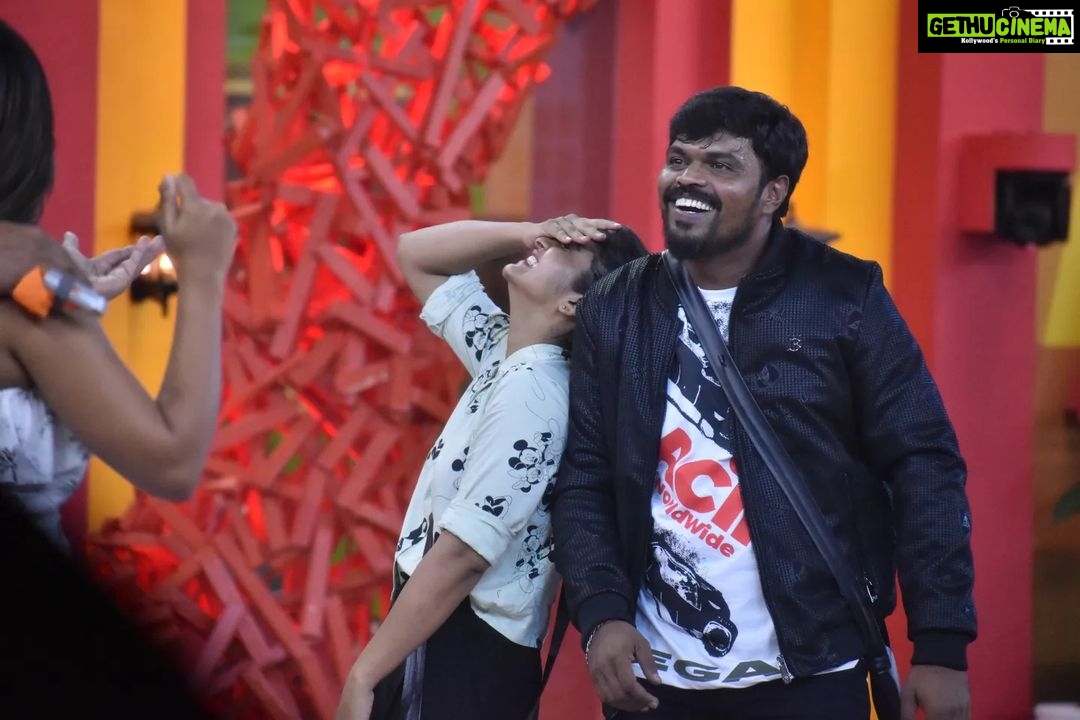 Divya Uruduga Instagram - Can you guess DU's current position in the scoreboard ?? 🫰😉 #TeamDivyaUruduga @colorskannadaofficial #divyauruduga #divyau #du #D #uruduga #DU #DUvians #thirthahalli #d #shivamoga #kpdu #arviya #arviyans #arya #preetiirali #live #love #laugh #peace #positivity #🧿 #bbk9 #bigbosskannada #biggbosskannadaseason9 #biggbosskannada #Voot #vootselect