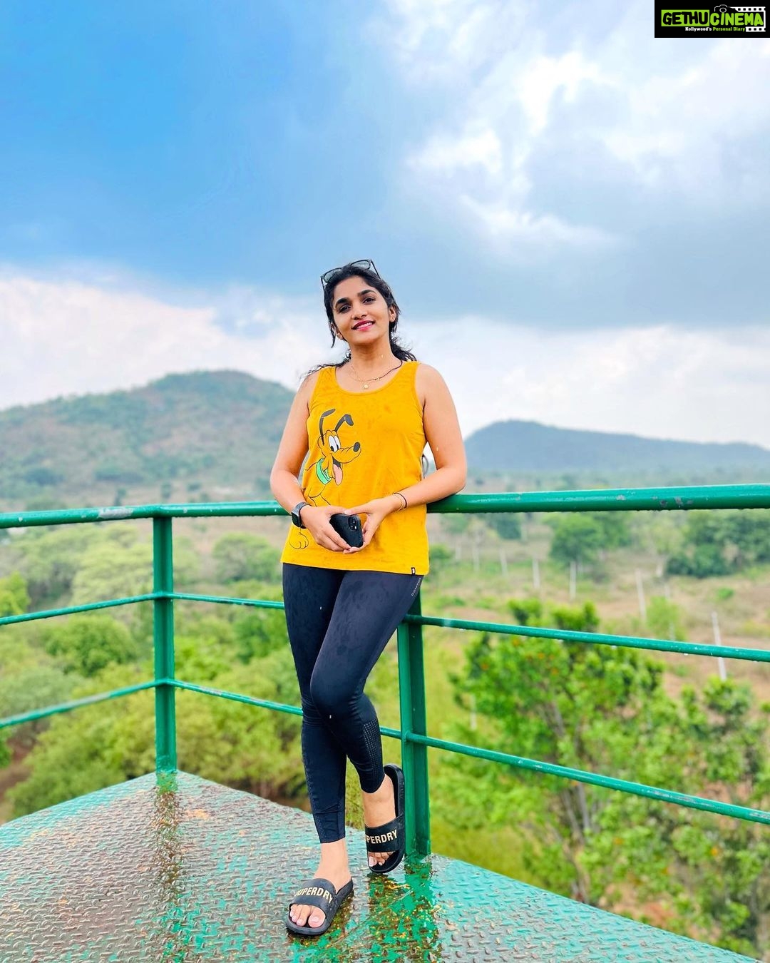 Divya Uruduga - 145.9K Likes - Soulful soaking in the nature 🌳🍀🌻🐒🐘
💛🖤
Pc: @darshan_uruduga 🐵
#divyauruduga #divyau #du #D #uruduga #DU #DUvians #thirthahalli #d #shivamoga #kpdu #arviya #arviyans #arya #preetiirali #live #love #laugh #peace #positivity #🧿