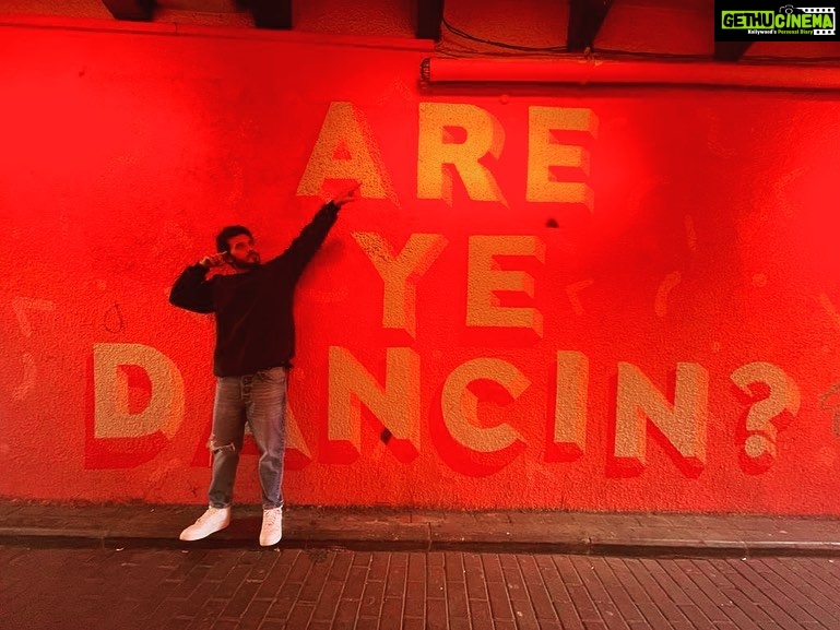 Divyenndu Instagram - Are ye Watchin?!!! Are ye @astoryofonesown_ ??? #GoGlasGow #wallart #graffiti #glasgow #scotland Glasgow
