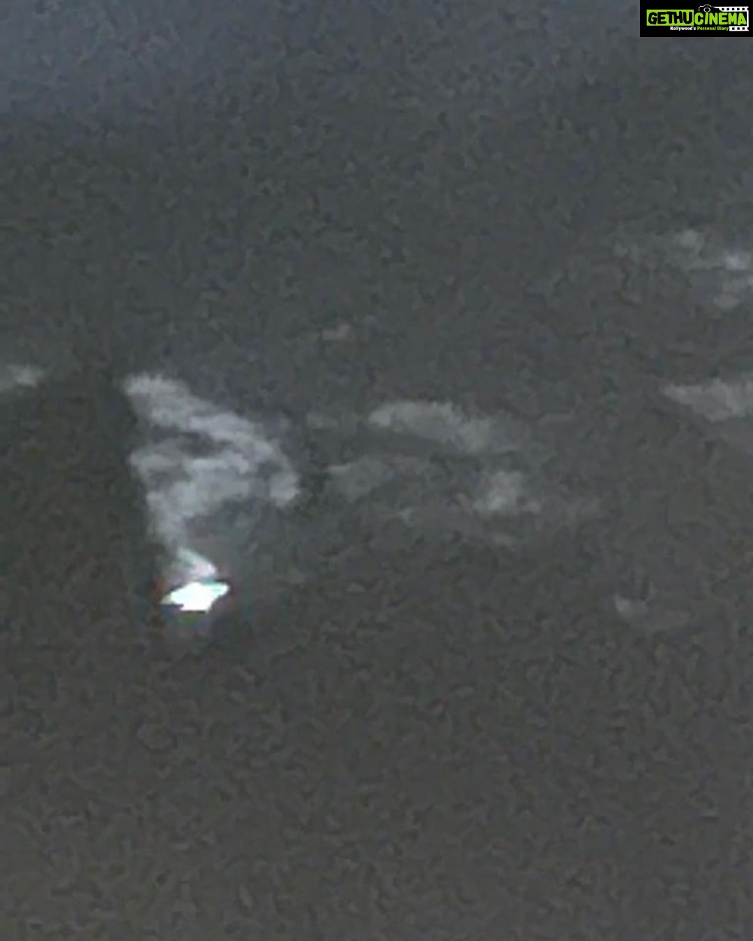 Divyenndu Instagram - I clicked this beauty right now!! I think I know what it is.. 🤫🤫🤫🤫🤫 👽Aum Aum Aum Om!!! 👽 Raju aur udan tashtari #ancientaliens #aliens #jaadu @ufotable_inc @alien_ufo_sightings Planet Pluto