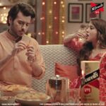 Divyenndu Instagram - #Collaboration Kya aapko pata hai ki hum @itsvijayvarma ke saath koi Original game khelenge ya nahi ? Immediate soch ke comment kijiye aur hume bataiye! @battatawada #McDowellsNo1 #ChooseOriginal #NayiNo1 #WhiskykaOriginalTaste #DrinkResponsibly @hungamamusic @artistaloud