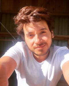 Divyenndu Instagram - Fresh out of the bed... morning guys!! 

Feel good day..Good Day to all.. apna dhyaan rakho.. Stay Happy Stay Safe 😇🤗