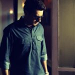Divyenndu Instagram - Caption dhoond rahe hain.. mile toh batana!!