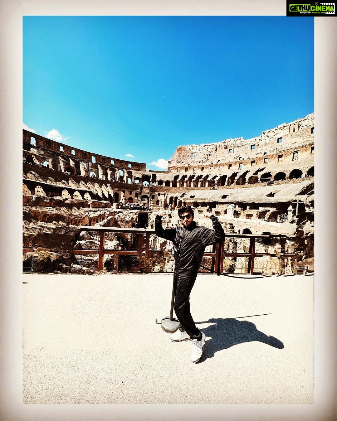 Divyenndu Instagram - ALL ROADS LEAD TO ROMA!!!! . . . . . . Ends with Caravaggio!🤌🏻 To experience this in flesh and blood is an honour. All thanx to my travel partner for life Akanksha @astoryofonesown_ 👫🏼 #epic #art #roma #colosseo