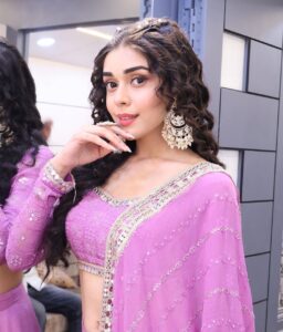 Eisha Singh Instagram - “ Bela Aur Yamini “ … BEQABOO HO JAIYE 😍😍…Watch Us Tonight at 9pm only on @colorstv @vootselect @officialjiocinema 

📸: @deepakpathak663 

#goodmorning from #us #happy #saturday #weekend #newshow #beqaboo 

@balajitelefilmslimited @ektarkapoor