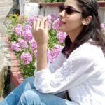 Eisha Singh Instagram - Just a girl with an old soul and young spirit 🌸 . . . Gorgeous white chikankari kurti by @sewkaari 🤍
