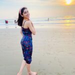 Eisha Singh Instagram - Why do we love the sea? Is it because it has some potent power to drift our thoughts to a place we want to think about?? 🙃🌊 #takemeback