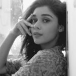 Eisha Singh Instagram - The one where I’m looking right at you 👀 . . . 📸: @siddheshpawarphotography