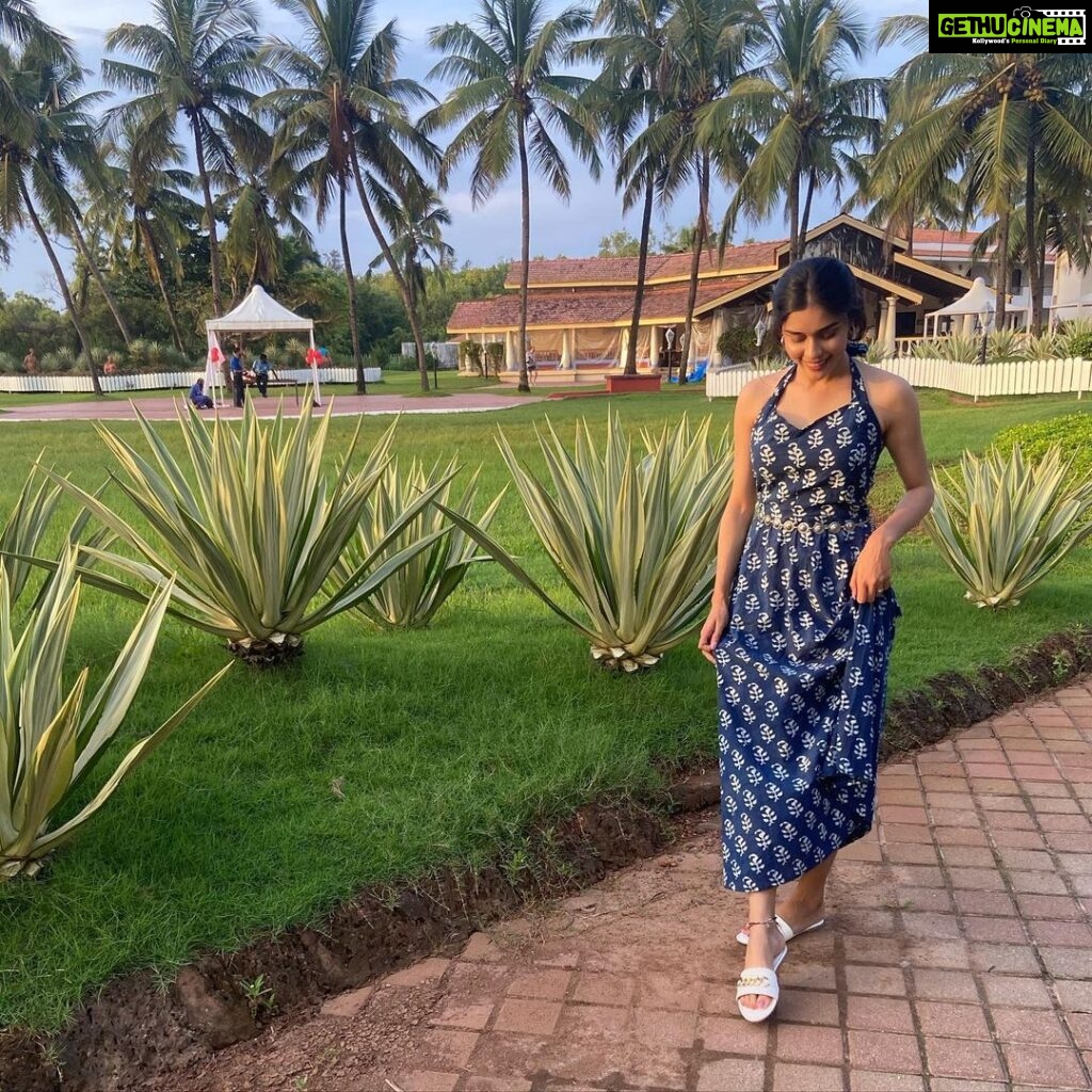 Eisha Singh Instagram - There is something magical about waves crashing in the sand, the sun shining bright with teases of wind blowing between palm trees on summer days. 💕🏝 . . . Wearing this gorgeous halter dress by @kairabynikita 💙