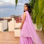Eisha Singh Instagram - बदलती फ़िज़ा... 💜 . . . Wearing this beauty by @houseofchikankari.in 🌸