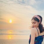 Eisha Singh Instagram - Why do we love the sea? Is it because it has some potent power to drift our thoughts to a place we want to think about?? 🙃🌊 #takemeback