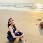 Eisha Singh Instagram - Why do we love the sea? Is it because it has some potent power to drift our thoughts to a place we want to think about?? 🙃🌊 #takemeback