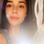 Eisha Singh Instagram - Even in darkness even the tiniest of lights shines bright. We may be going through a difficult time, but we will get through it. Light will always find it's way through every darkness. ♥️✨ #StaySafe #StayHome #SendingLoveAndLight