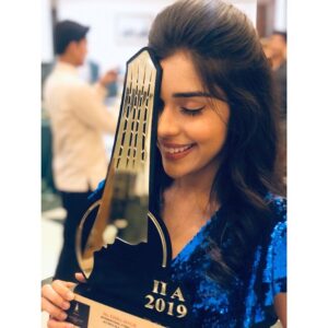 Eisha Singh Instagram - यारा,
मै जुगनुओं की यार हूँ........