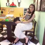 Eisha Singh Instagram - Hello? Where my scones at?? 🙊 I really can’t get over this cute lil kitchen at the facebook office 🐥💟 . I’d always see people posting pictures of this cute kitchen and the amazing fb office n I always wanted one. It might not be a big milestone but I finally got my access to it. I guess, seeing these little wishes becoming reality, is not less than a miracle. These apparently so little milestones eventually lead you to the bigger ones. So keep striving and appreciate the smaller steps as well as the big leaps! ♥️ Facebook Mumbai Office
