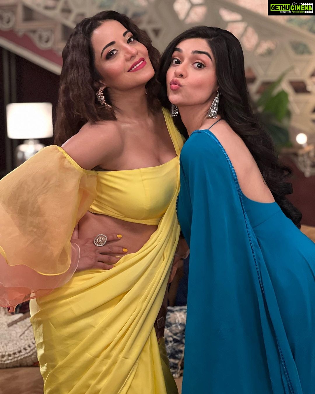 Eisha Singh Instagram - My kind of monday blues π . . . Photographer : @vishwasgonsalves Makeup & Hair : @farah_mehdi_ Stylist : @purvabansal5 Outfit : @ranbirmukherjeeofficial Earing : @__gypsyboutique__ Ring : @the_jewel_gallery Team : @oceanmediapr
