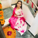 Eisha Singh Instagram - Phir ek baar apna wahi घर, apna शहर, khoob saara प्यार aur dher saari ख़ुशियाँ 🪔✨ … Wearing this gorgeous lehenga by @lamourroseofficial 💕 Bhopal, Madhya Pradesh
