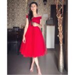 Eisha Singh Instagram - At the end, it's all about those trivial moments that make you feel alive, that knock sense into your life and let you realise that how significant your existence is! ❤️#conclave @indiatvnews. . Styled by - @hemlataa9 with @akansha.27 @sujatasetiya Jewellery- @khushi_jewels Outfit- @sewbery Footwear- @bata.India