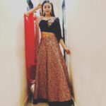 Eisha Singh Instagram - Zee Rishtey nomination party 🌺✌🏻 Thank you for styling me @amibvora (She’s the stylist in our show 🙈 ..because of her you guys love Zara’s outfits) 😘 this lovely lehenga designed by @libasreshmariyaz ❤️ Styled by : @amibvora Outfit by : @libasreshmariyaz