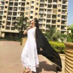 Eisha Singh Instagram - Lazy, crazy, hazy days of summer 🌻